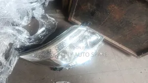 Toyota Noah 2017 Headlight Zenon Clean