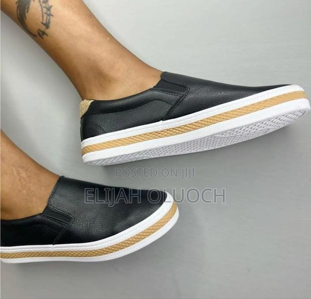 White and Black Casual Unisex Flat Rubber Shoes.