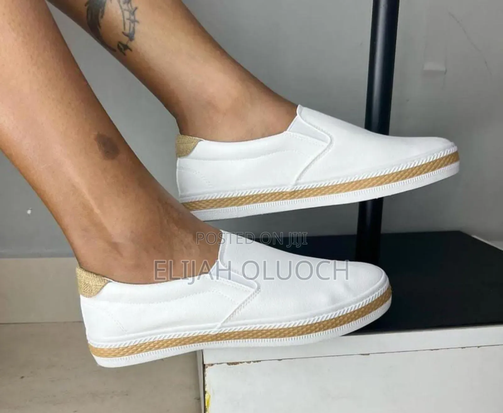 White and Black Casual Unisex Flat Rubber Shoes.