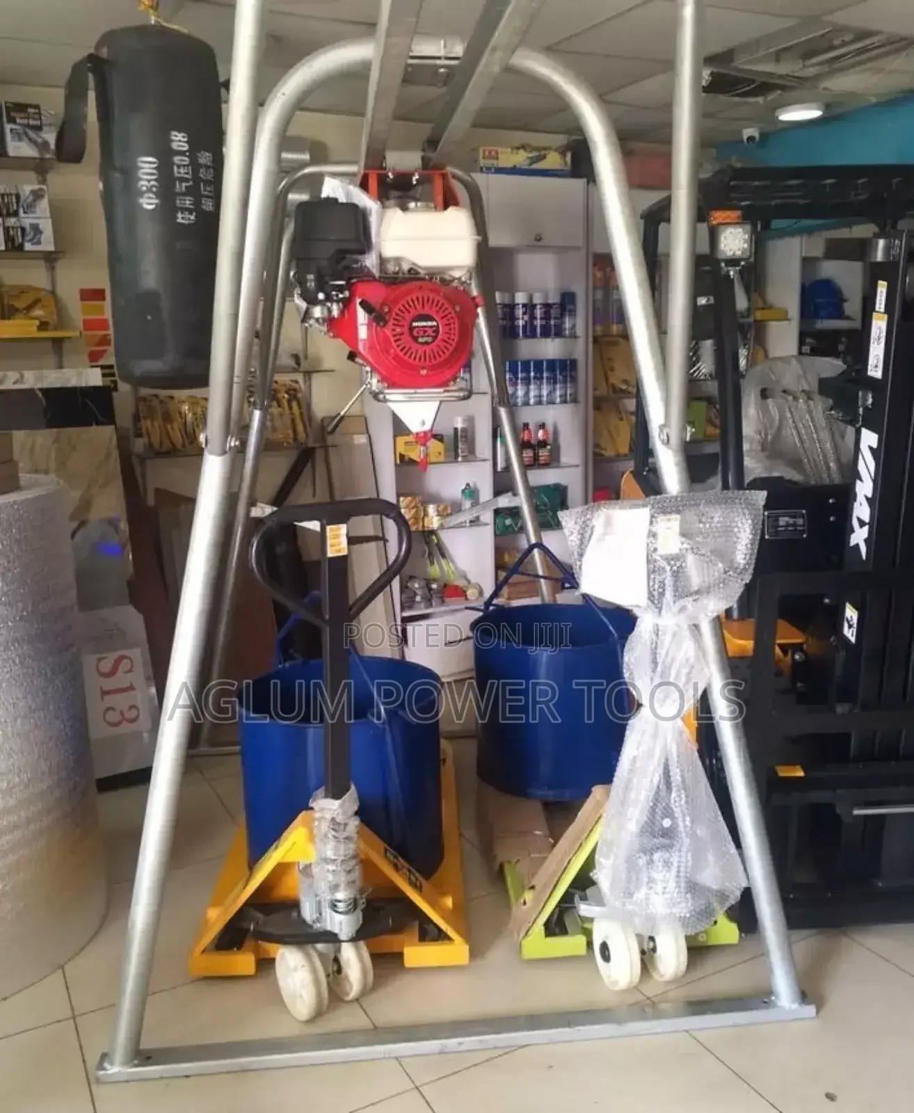 Concrete Hoist With Buckets