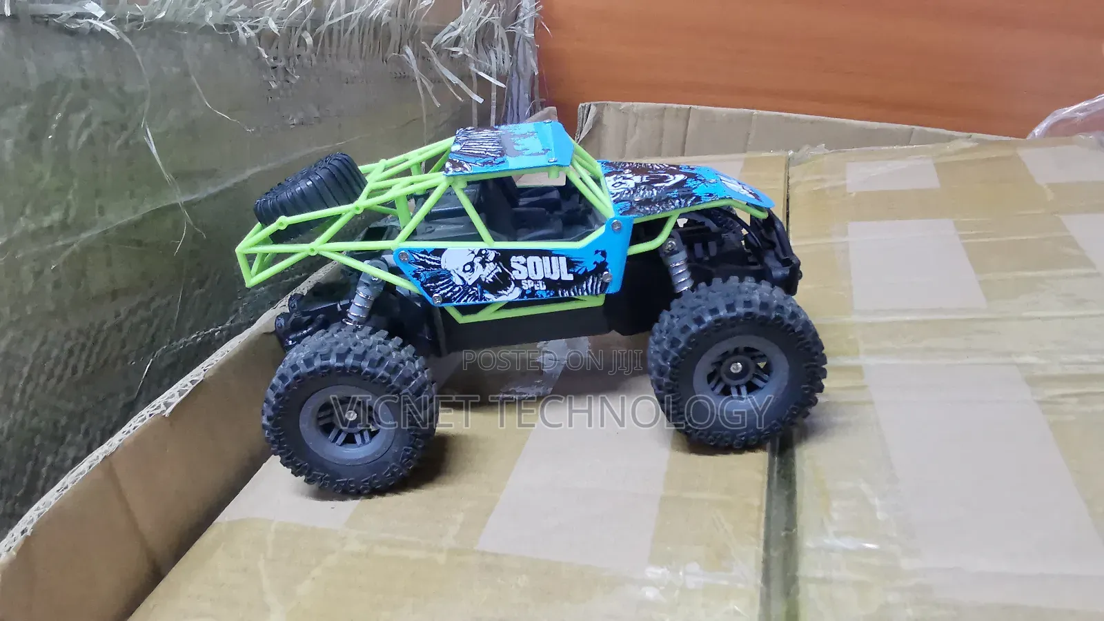 2.4ghz Mountain Climbing Rc Car With Remote Control