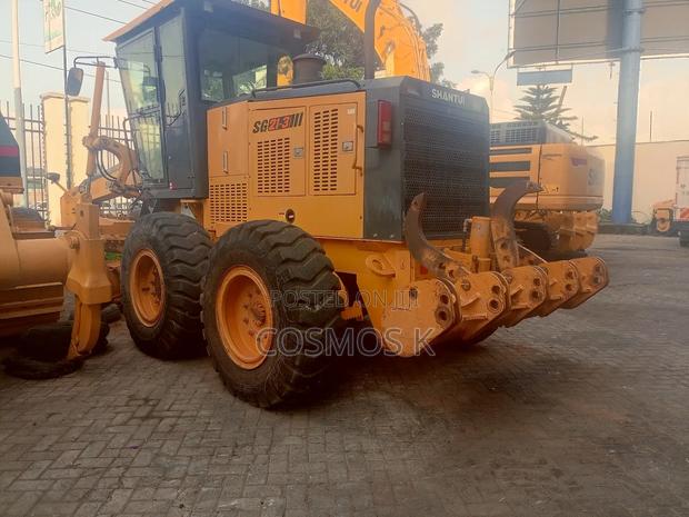 Slightly Used Grader - thumbnail 4