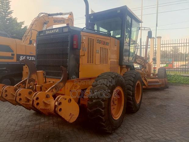 Slightly Used Grader - thumbnail 5
