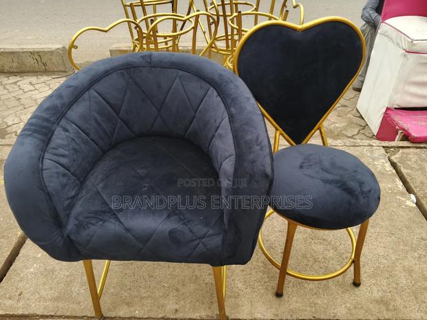 Styling/Manicure Seats - main view