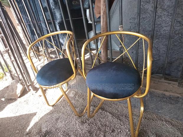 Styling/Manicure Seats - main view