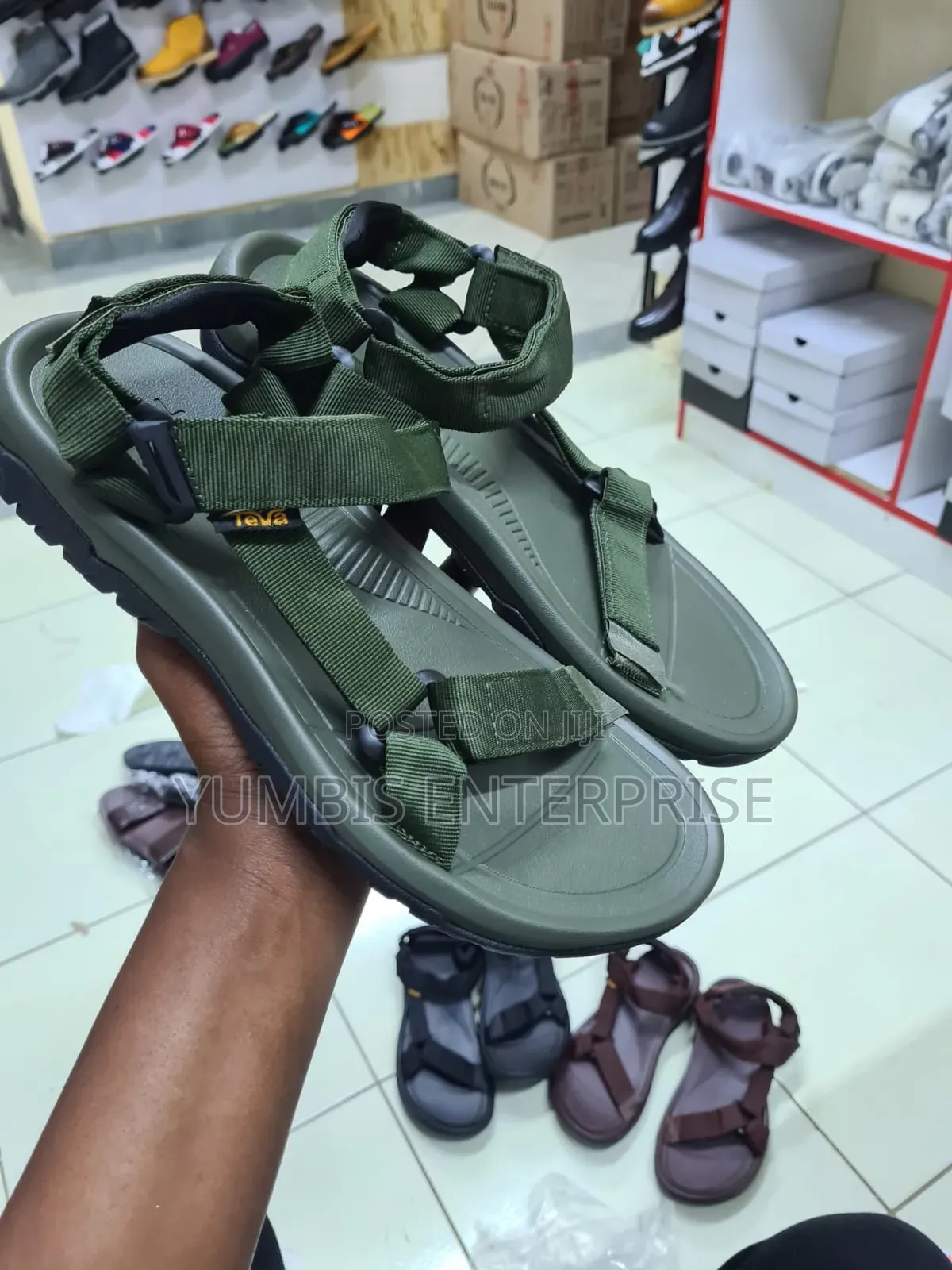 Men's Teva -Opens at 1700(40 to 45)