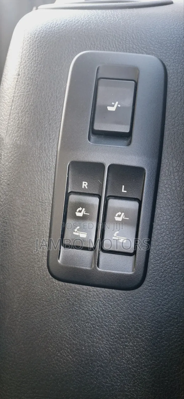 Toyota Land Cruiser Prado 2022 Silver