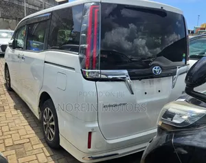 Toyota Esquire 2019 White
