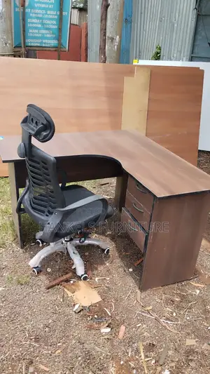 Headrest and L Shape Desk