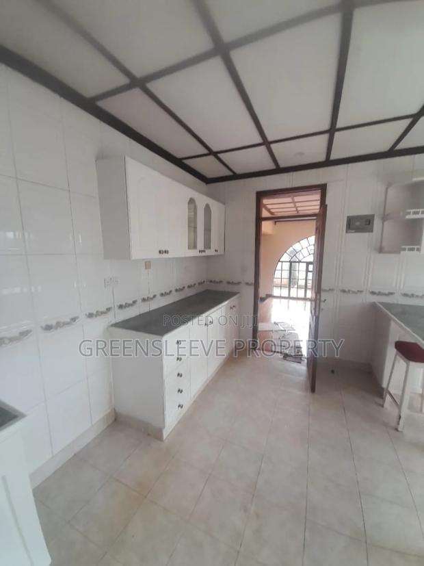 Commercial House - thumbnail 2