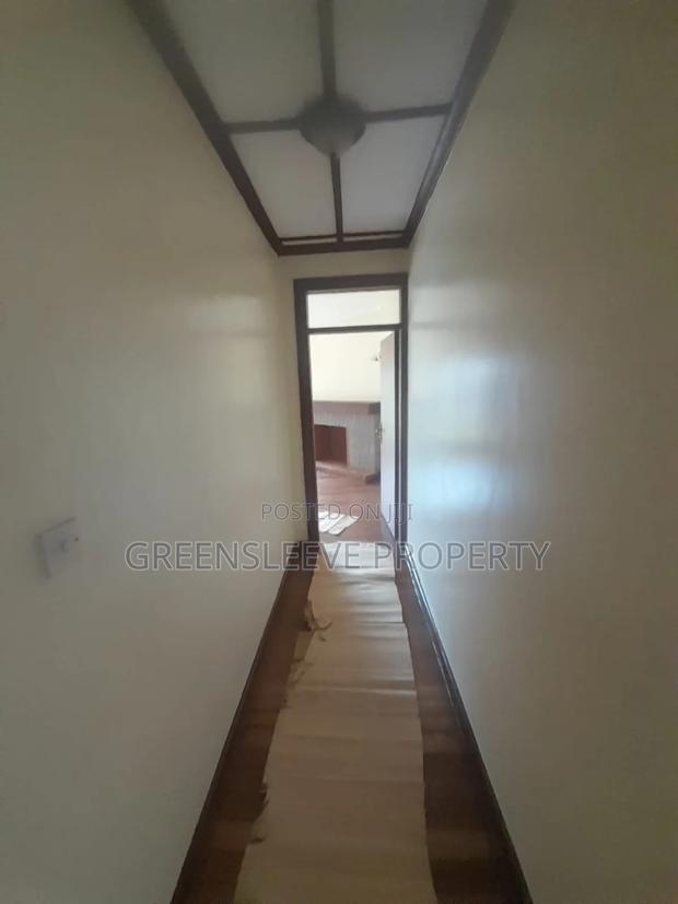 Commercial House - thumbnail 12