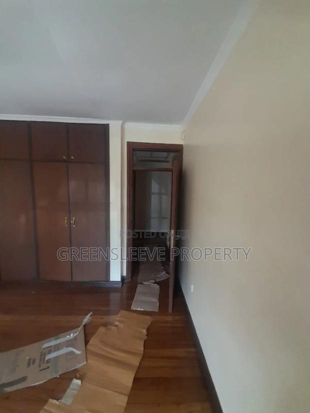 Commercial House - thumbnail 17