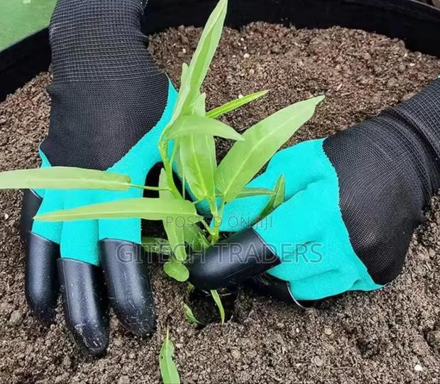 *Gardening Gloves With Claws