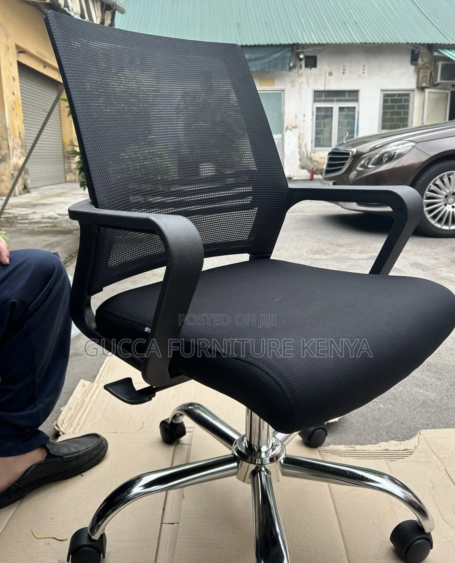 Office Chairs: Office Captain Mesh Solid Staff Chair