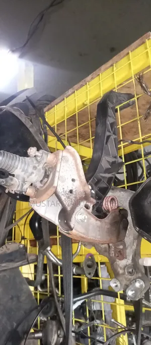 Toyota Hiace 7l Lower Clutch Pedal Complete