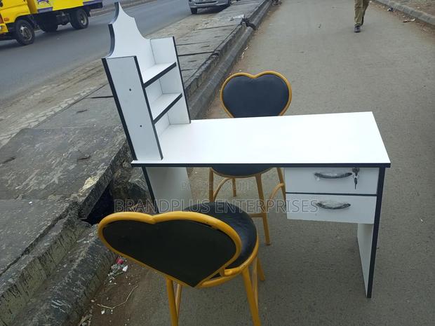 Manicure Table Set With Seats - main view