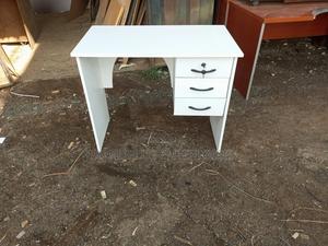 Manicure Table - thumbnail 2