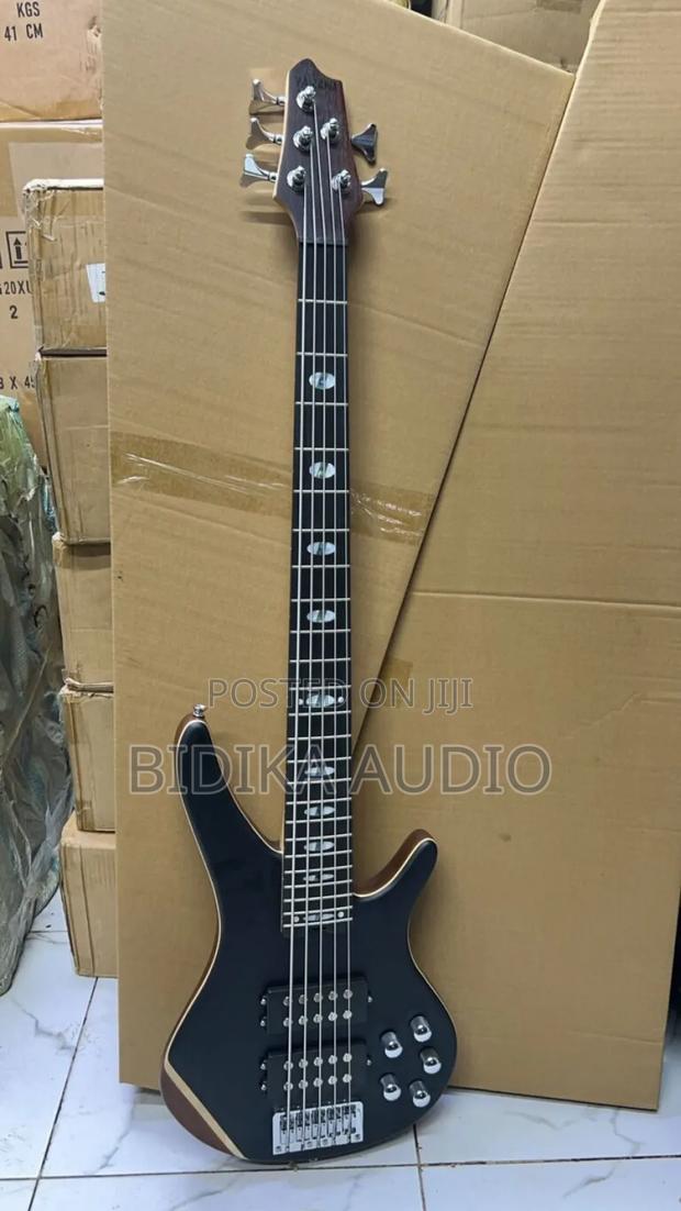 Yamaha 5 Strings Active Bass Guitar