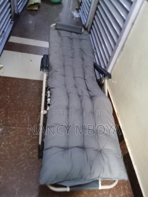2 in 1 Foldable Chair/Bed With Cushion - thumbnail 4