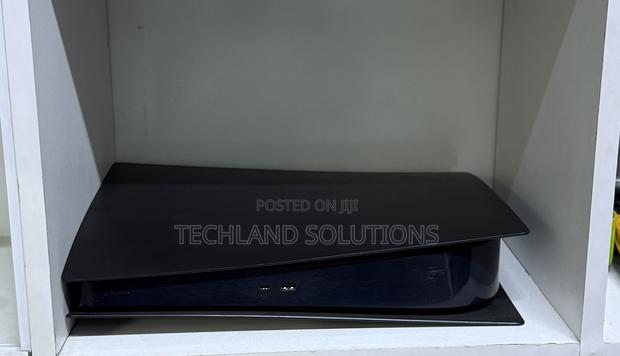 Home Used Ps5 Digital Mach - thumbnail 3