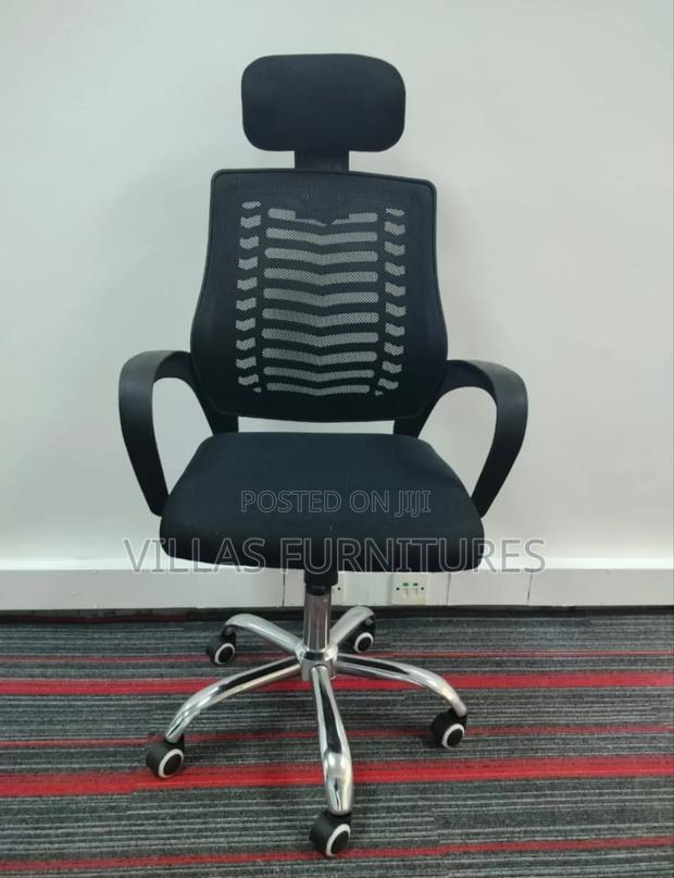 Revolving Studying Seat
