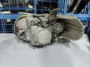 Toyota Porte 2005 Headlight