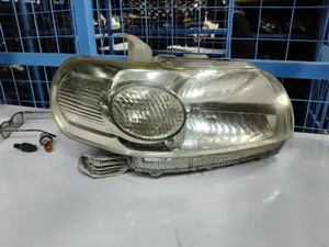 Toyota Porte 2005 Headlight