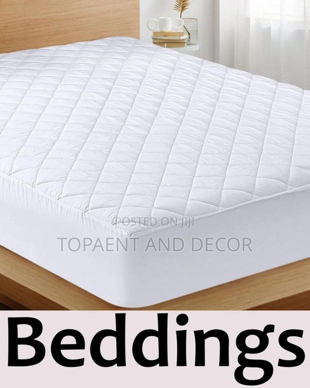 White and Smart Mattress Protector - main view