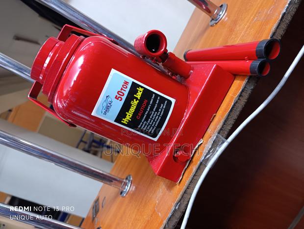 50-Tonne Hydraulic Jack With Versatile Lifting Capacity