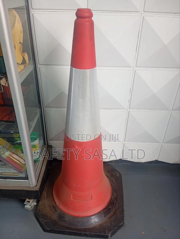 Traffic Cone Heavy Duty 100cm - main view