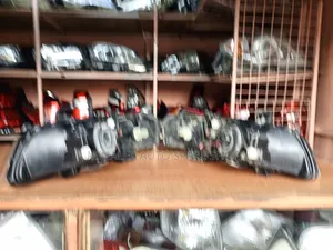 B15 Shinny Reflector Headlights
