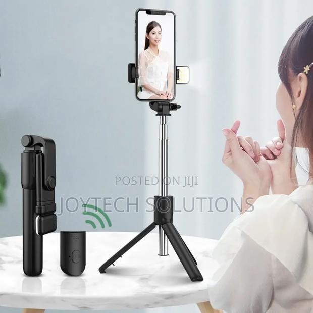 Extendable Led Phone Holder Selfie Stick - main view