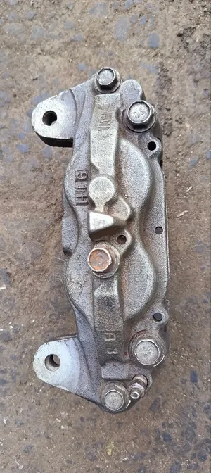 Front Calipers Land Cruiser V8 200-Series.