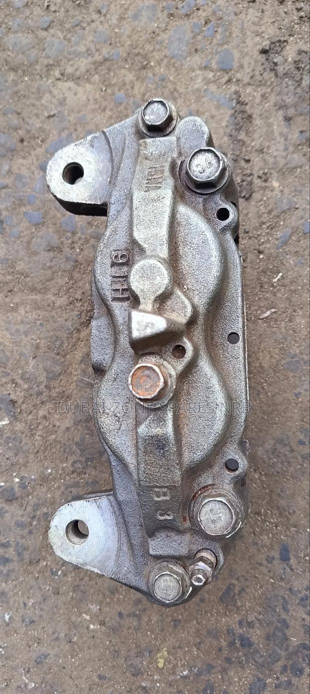 Front Calipers Land Cruiser V8 200-Series.