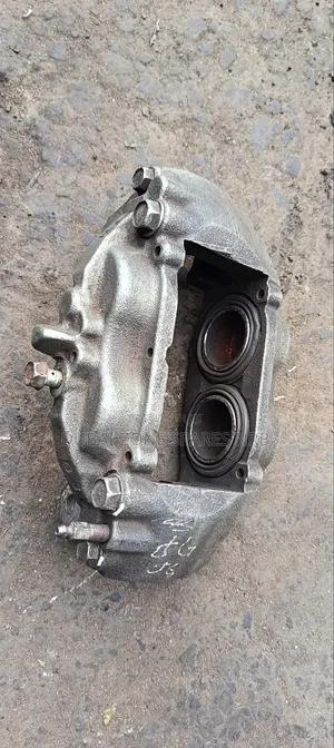 Front Calipers Land Cruiser V8 200-Series.