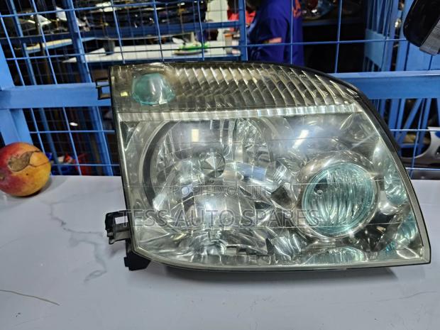 Nissan Xtrail Nt-30 Headlight Xenon/Non Xenon Available