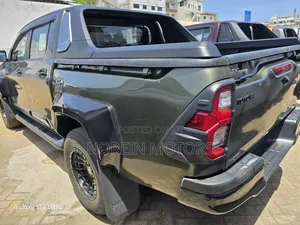Toyota Hilux 2019 Green