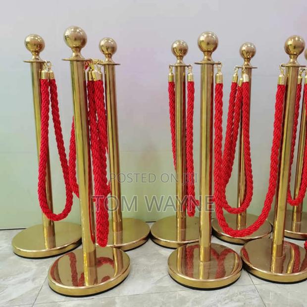 Golden Que Stands/Stanchions