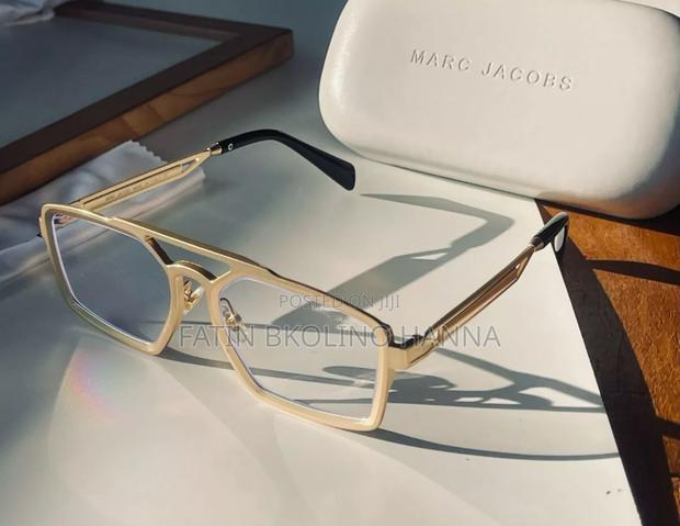 Classic Simple Frame Sunglass - main view