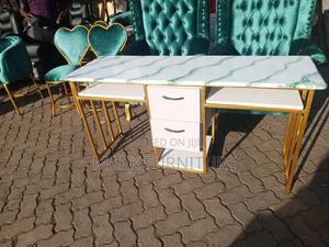 Manicure Table