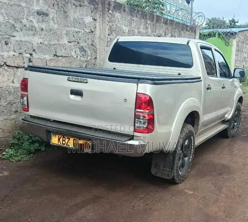 Toyota Hilux 2014 Silver