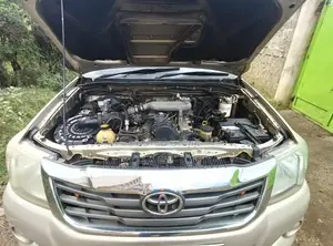 Toyota Hilux 2014 Silver