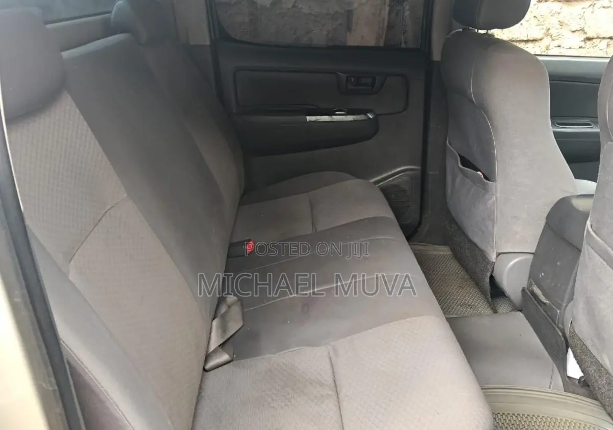 Toyota Hilux 2014 Silver