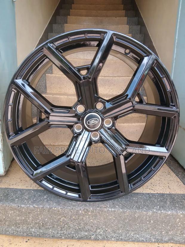 Size 22 Range Rover Sports - main view