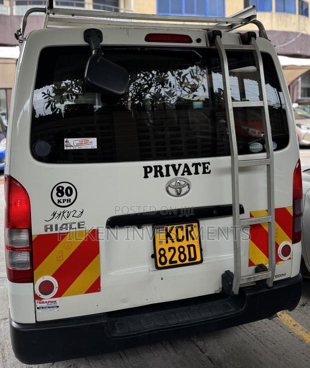 Toyota HiAce 2012 White - thumbnail 3