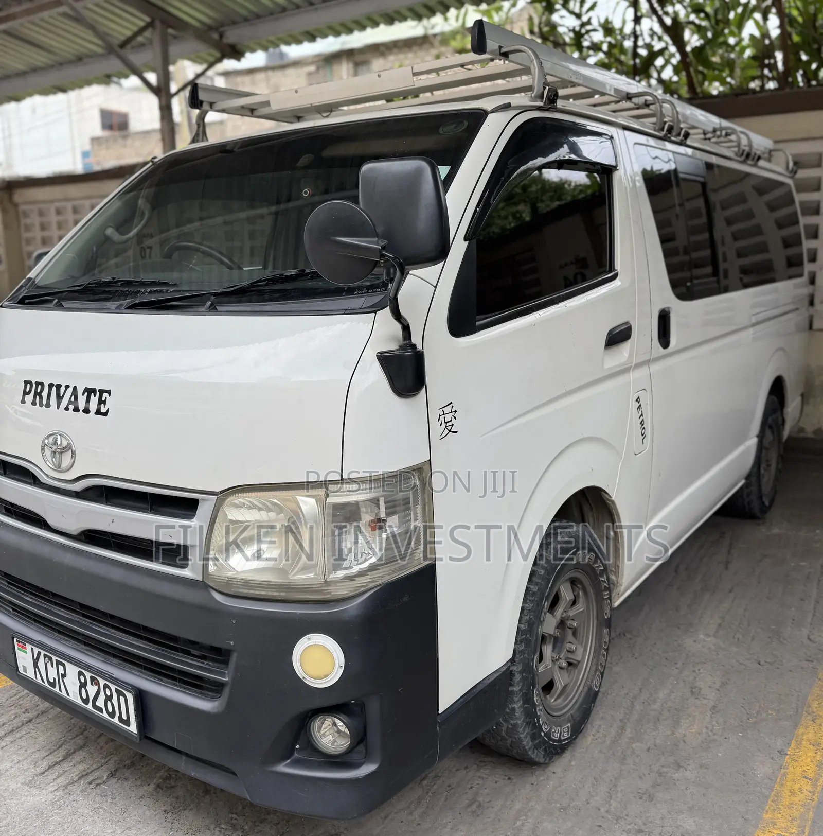 Toyota HiAce 2012 White
