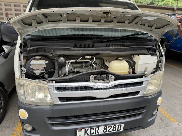 Toyota HiAce 2012 White - thumbnail 8
