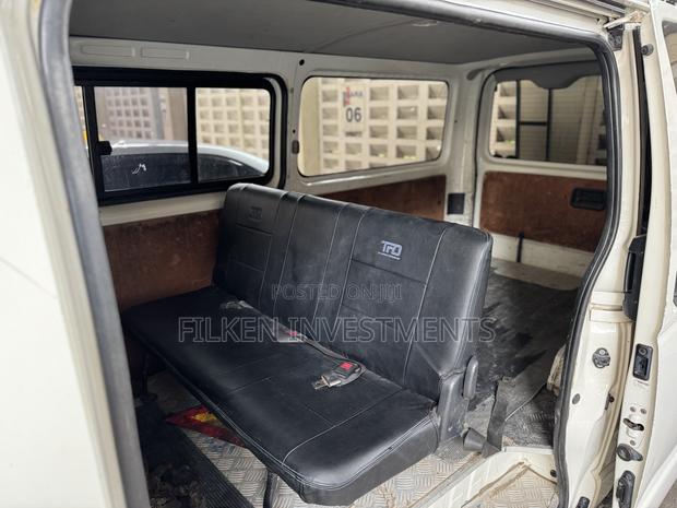 Toyota HiAce 2012 White - thumbnail 10