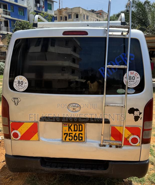 Toyota HiAce 2014 Silver - thumbnail 3