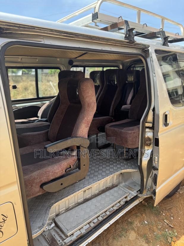 Toyota HiAce 2014 Silver - thumbnail 5